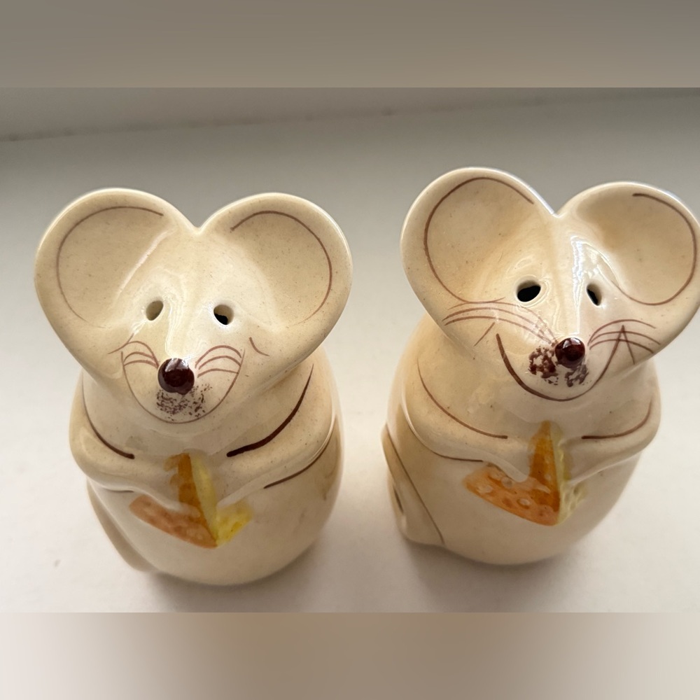 Pair of Vintage‎ NS Gustin Mouse Cheese Shakers